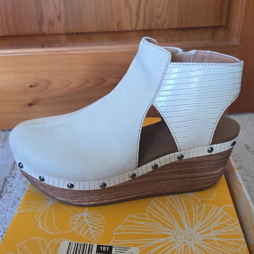 NWB, Yellowbox, Women's Cream Platform Sandals, Sz. 8